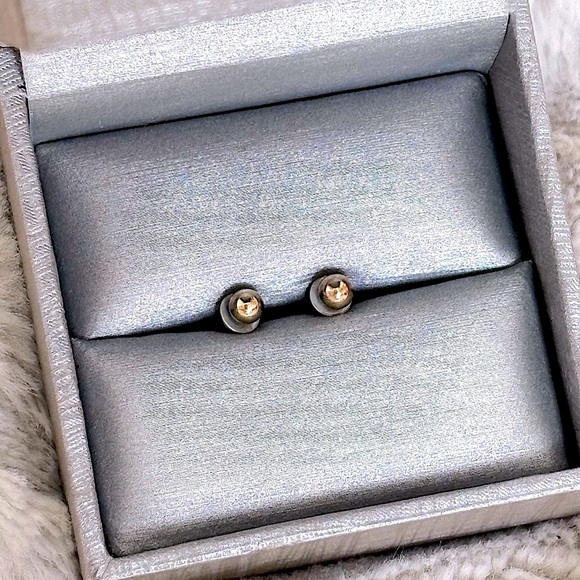 Macy’s Elegant Gold Stud Earrings - Picture 1 of 6